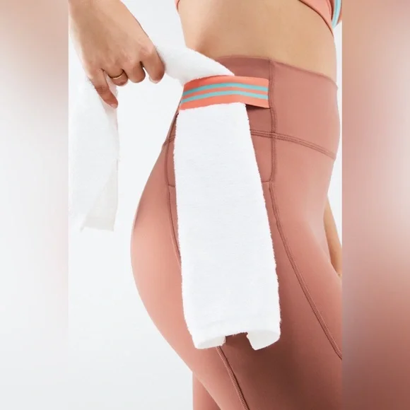 Fabletics Motion365® High-Waisted 7/8 Legging - Picture 4 of 8